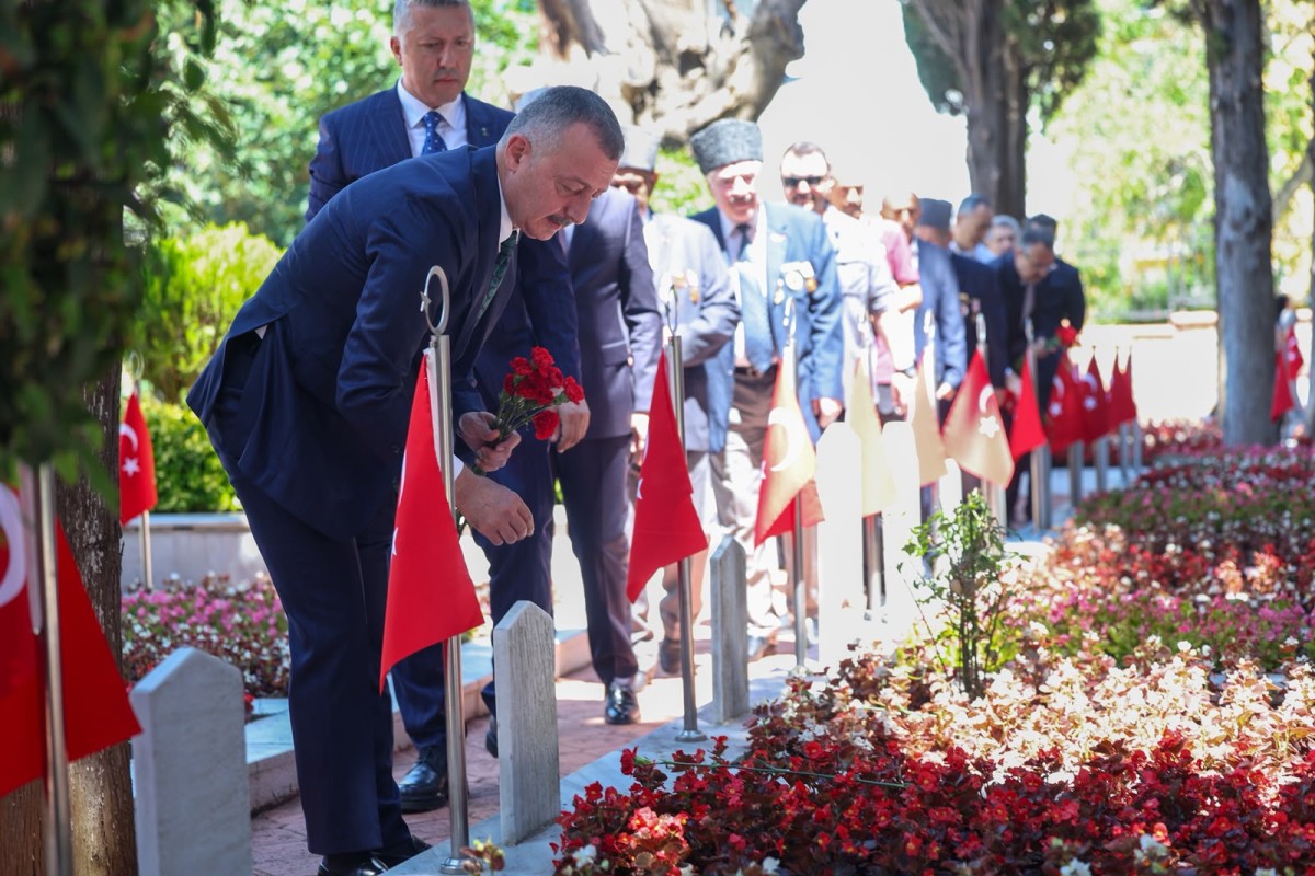 Dualar kahramanlar için yükseldi