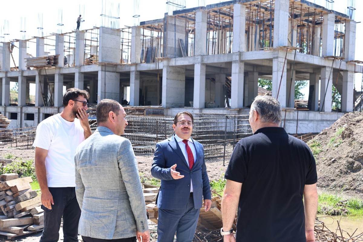 İl Millî Eğitim Müdürü Coşkun Bakırtaş, Adapazarı’nda Yapımı Süren Okullarda İncelemelerde Bulundu